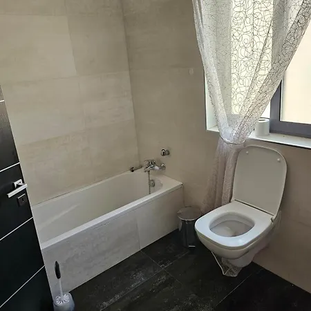Apartment 3 Bedroom Flat At