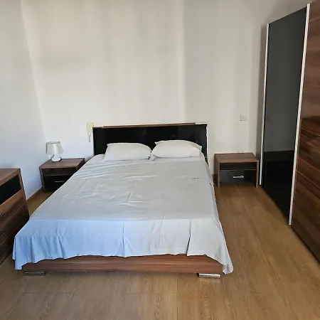 3 Bedroom Flat At Apartment *