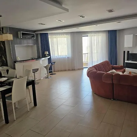 3 Bedroom Flat At Apartment Naxxar